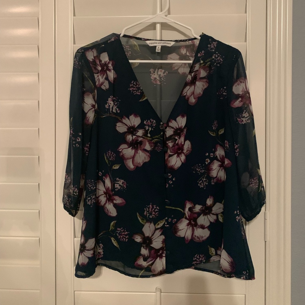 Cupcakes and Cashmere Tibet top - Picture 5 of 6